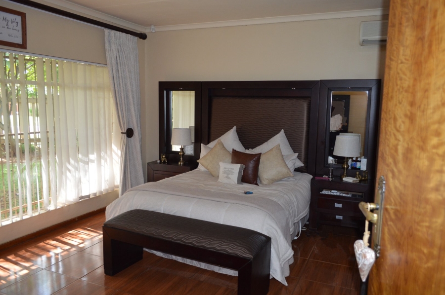 4 Bedroom Property for Sale in Flamwood North West